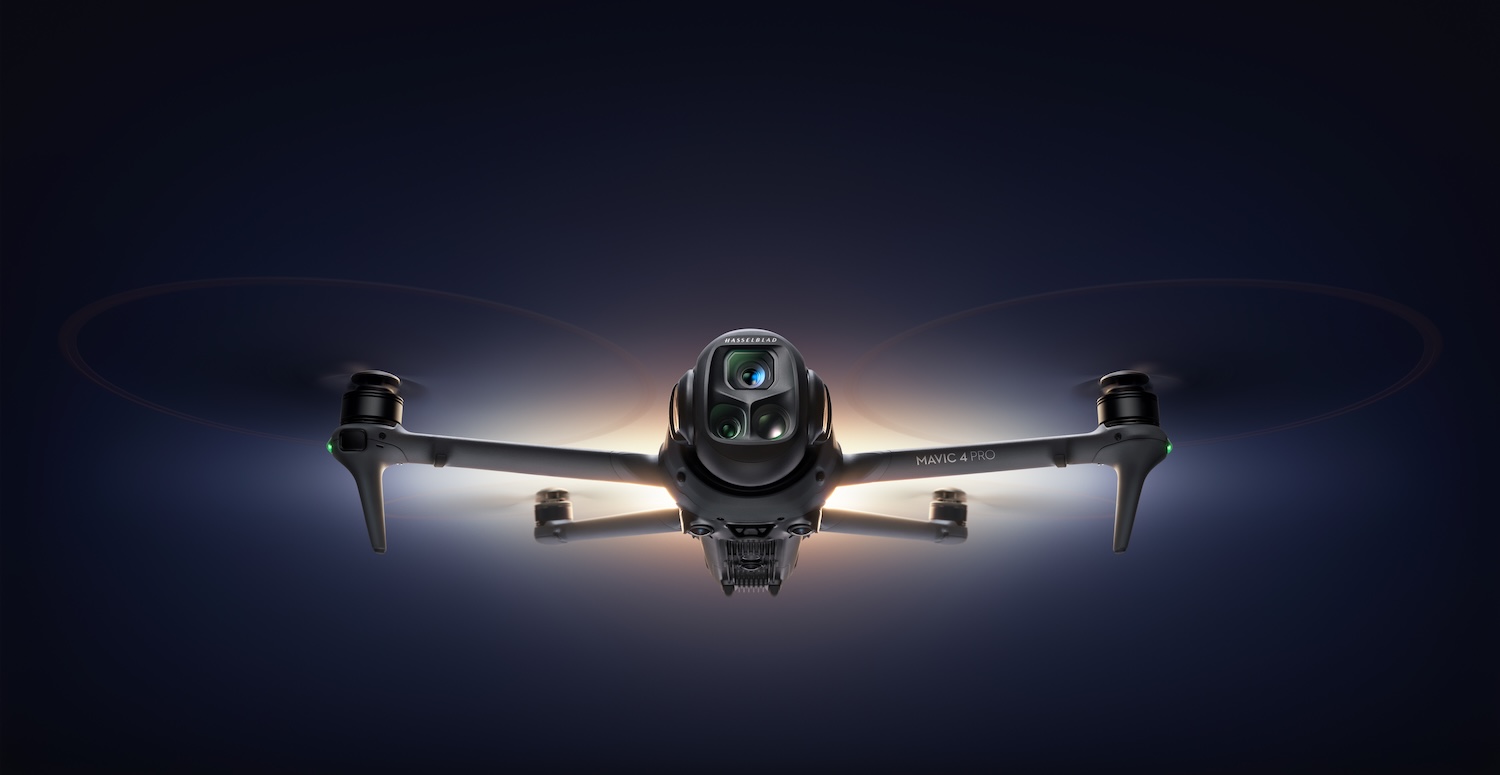 Mavic 4 Pro_Product KV_Close-up_dark